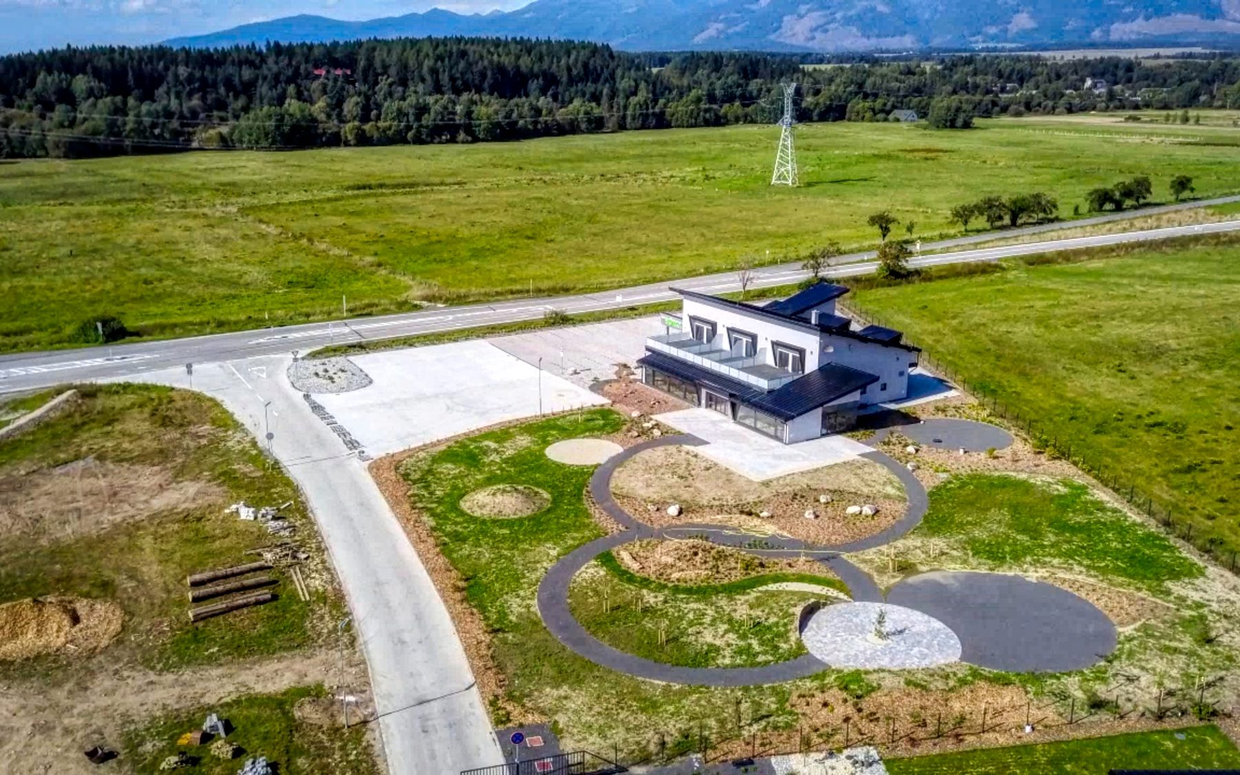 Letecký pohľad na Motel Hôrky a okolie Liptova
