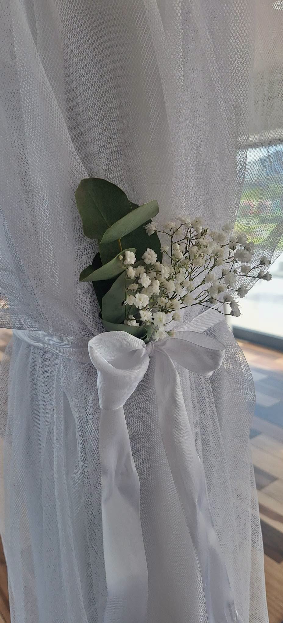 Detail svadobnej výzdoby, gypsomilka a organza